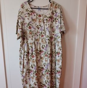 Plus Dress 18WA Silhouettes Roses Flowers & Leaves Front Buttons Pockets